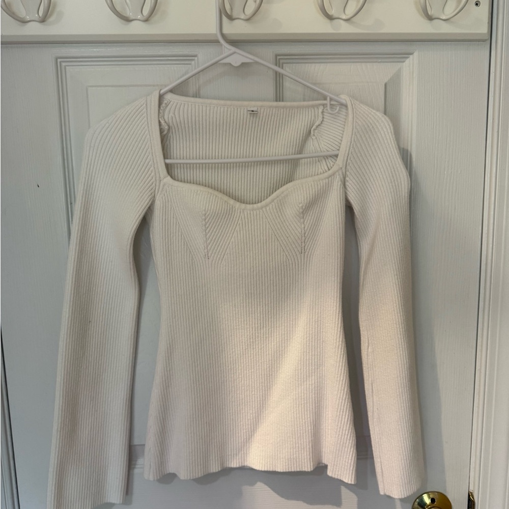 Elegant White Ribbed Knit Top